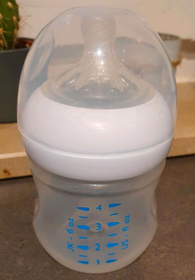 2 Avent Baby-Trinkflaschen, 125ml, Top Zustand in Essen