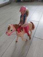 Barbie mit Pferd, das läuft und Barbie schwingt sich in den Satte Sachsen - Elstra Vorschau