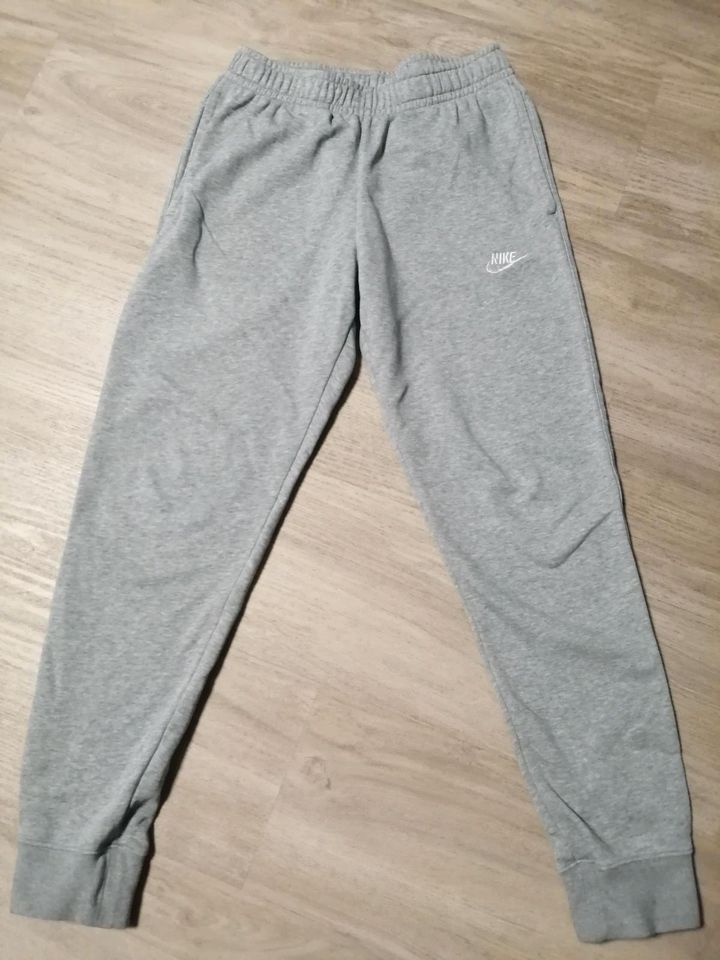 Nike Jogginghose Größe S, sehr guter Zustand in Marburg