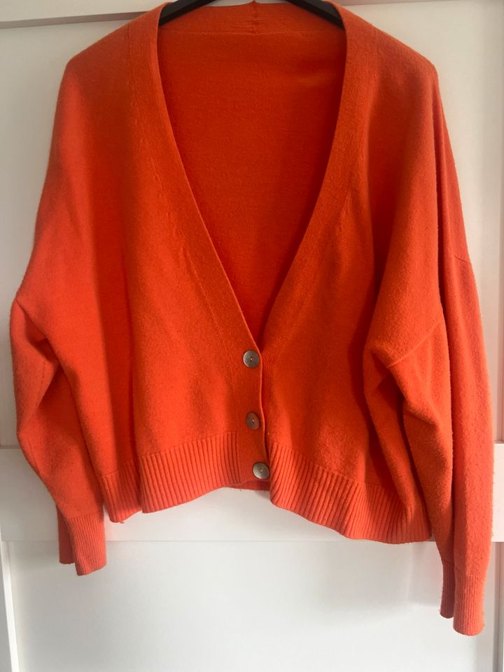 Strickjacke kurz cardigan orange  Onesize 36 38 40 in Neuengörs