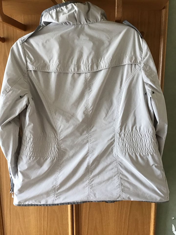 Gil Bret Jacke, Sommer Jacke Gr 42/44 grau weiß in Gnutz