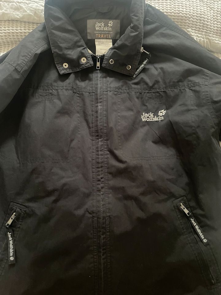 Wetterfeste Jacke von Jack Wolfskin in Frankfurt am Main