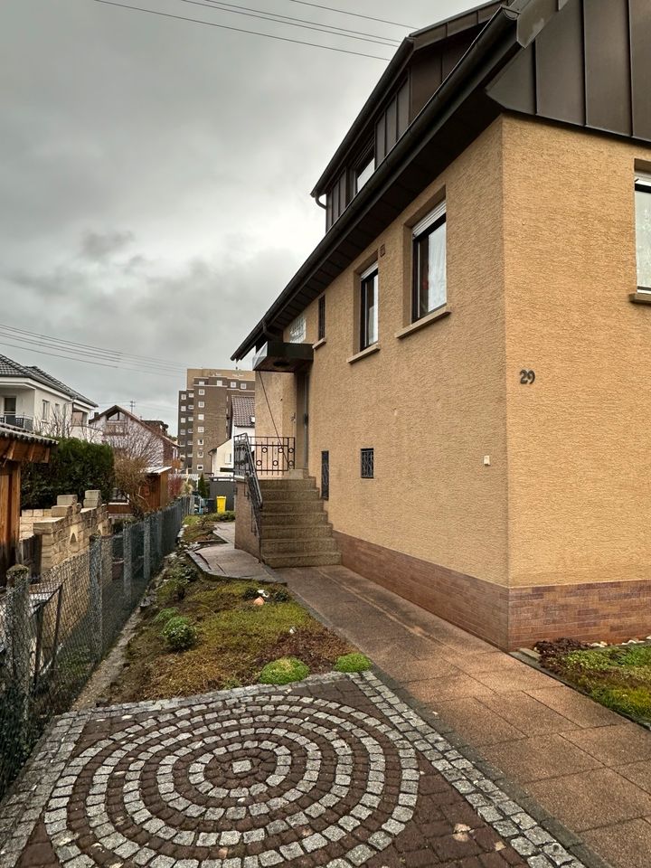 Seltene Gelegenheit in Schwaikheim, Einfamilienhaus mit 9 Zimmer und ca. 177 qm Wohnfläche,ca. 177 qm Wohnfläche, Garage + PKW-Stellplatz! in Schwaikheim