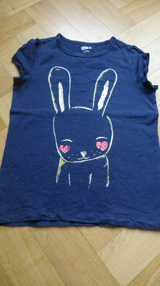 T-Shirt Hase von Crazy8 Gr.128/134 in Leipzig