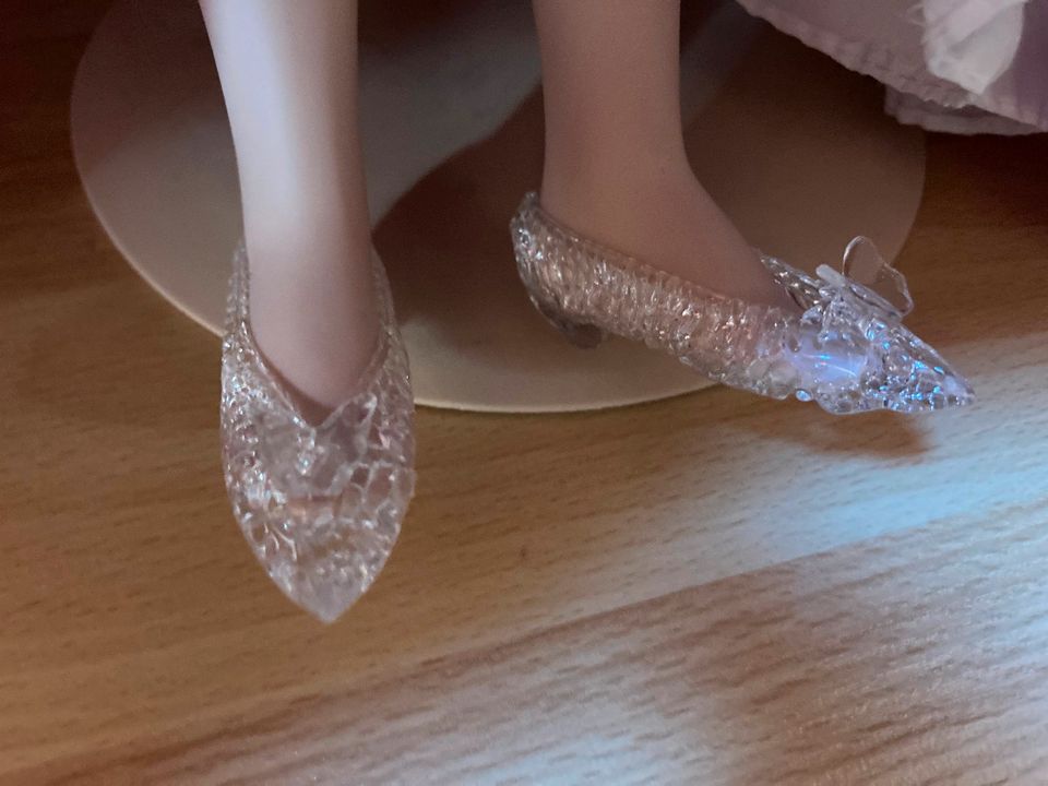 Porzellanpuppe "Cinderella" von Franklin Heirloom Dolls in Grafing bei München