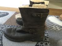 UGG Stiefel in dunkelbraunen Leder Größe 41 Kr. München - Unterföhring Vorschau