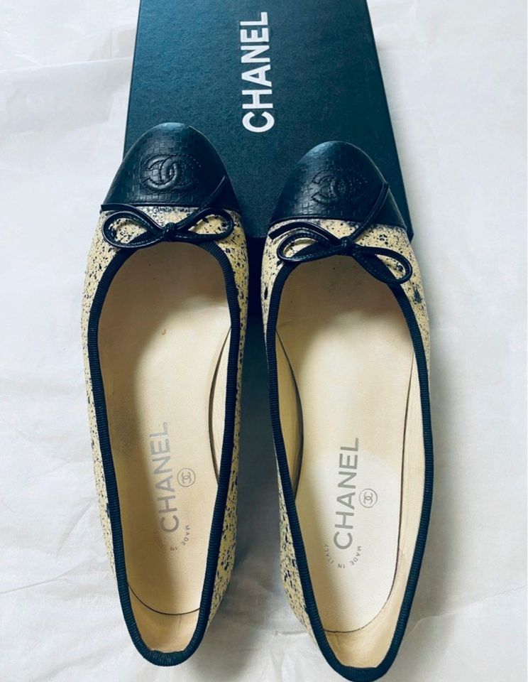 Chanel Ballerina gelb schwarz 38 in Hamburg