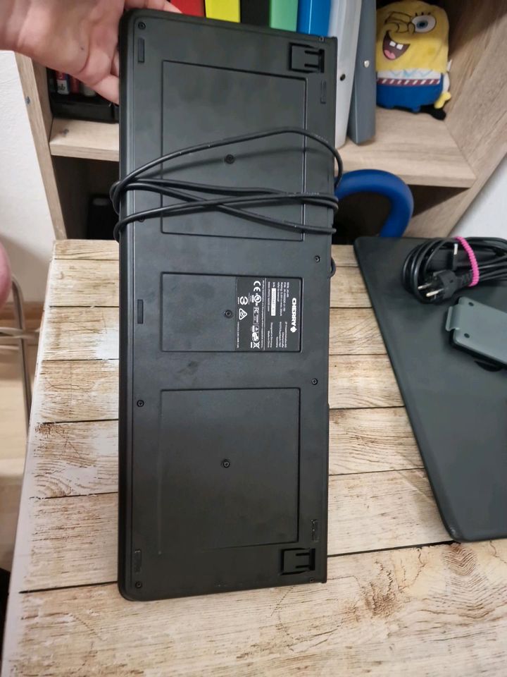 Verkaufe eine Kabel Tastatur für PC und Laptop usw.. . Unbenutz in Neuffen