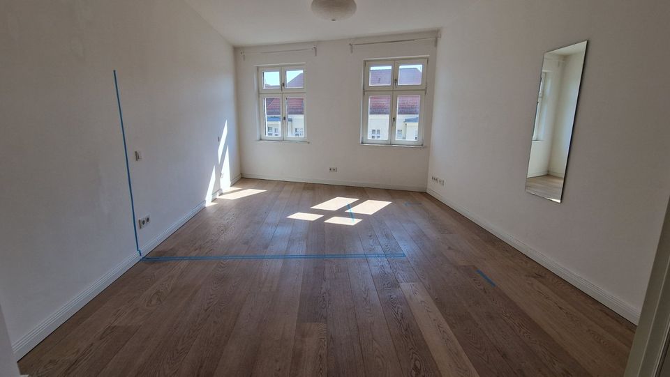 Sonnige, helle DG-MAISONETTE Wohnung mit zwei Terrassen, Einbauküche und Lift in Berlin