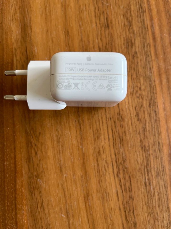 USB Power Adapter Apple 10W inkl Kabel in Berlin
