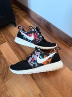Nike Roshe Run Damen Sneaker Floral Aloha / Größe 39 Hessen - Schauenburg Vorschau