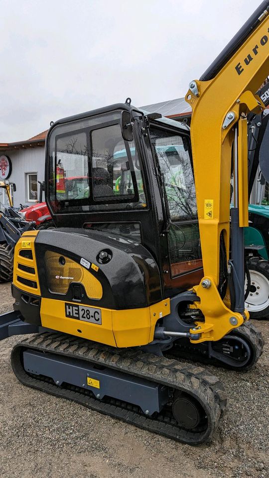 Eurotrac Minibagger 2,8t mit Kubota 24PS 4Zyl. Motor in Tännesberg