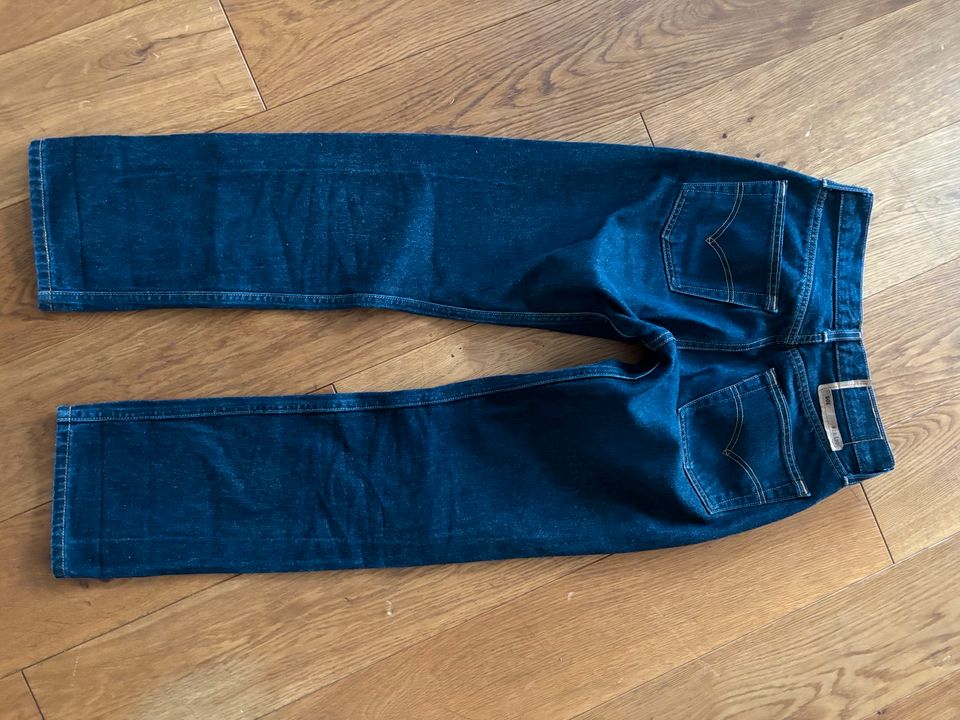 Levi’s Jeans vintage W29 L 30 dunkelblau 2x getragen B Ware in Mühlheim am Main