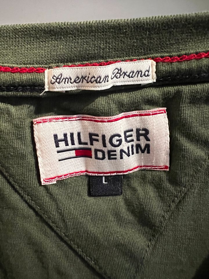 Tommy Hilfiger T Shirt L Large in Dresden