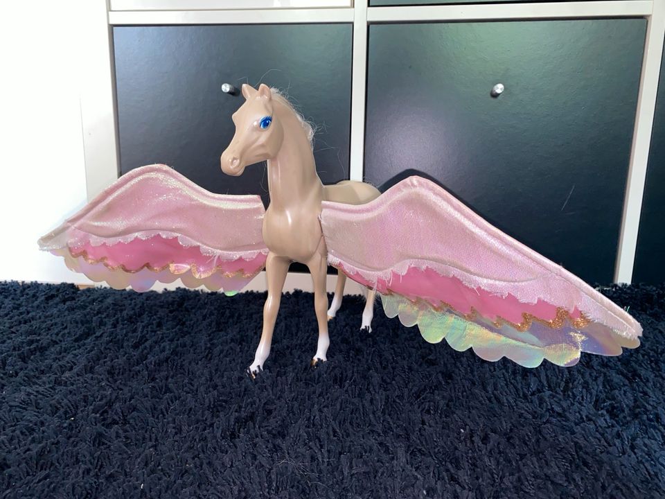 Barbie  + Pegasus Pferd mit Flügel in Planegg