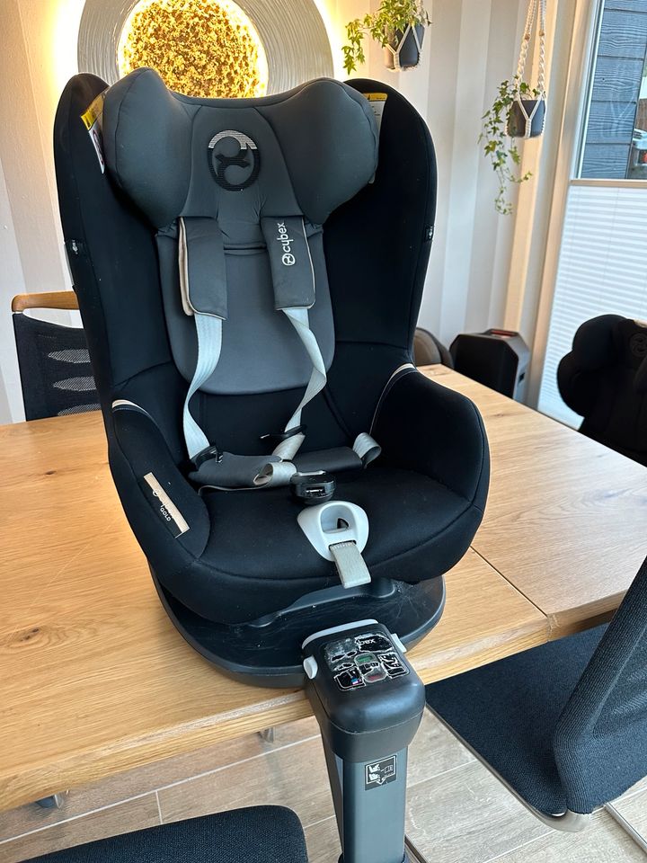 Cybex M Base Isofix und Gold Edition Sirona m2 i Size in Goltoft