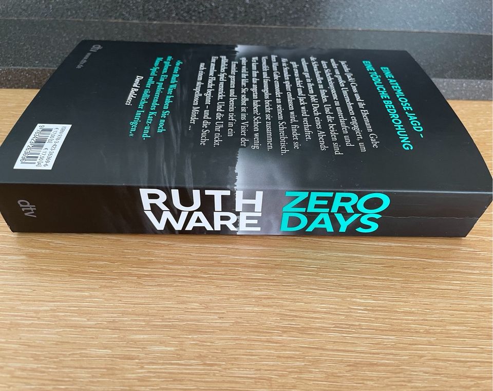 ZERO DAYS-Ruth Ware Thriller Buch wie NEU❗️ in Siegen