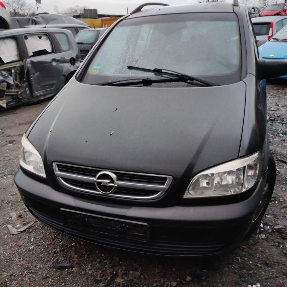 Schlachtung Opel Zafira A alle Teile auf Anfrage erhältlich in Duisburg