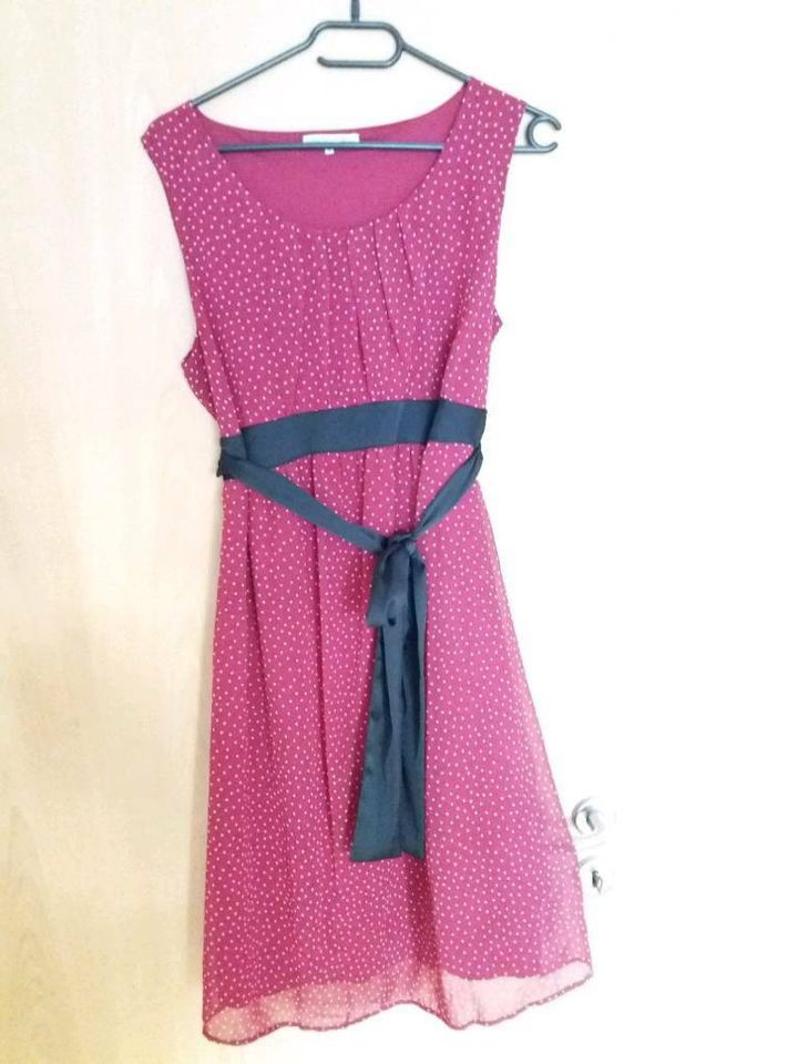 Umstands Kleid Rot Größe 40 in Blumberg