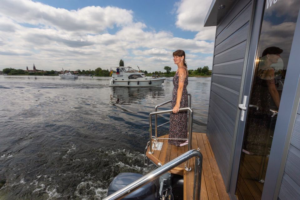 Jetzt ca. 40% sparen!⚓ Hausboot La Mare - Apart M | 9,0 x 3,6 m in Werder (Havel)