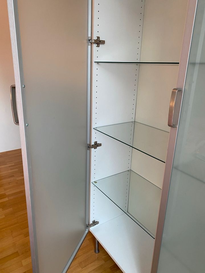 IKEA Schrank Metod satinierte Glastüren Glaseinlegeböden in Dortmund