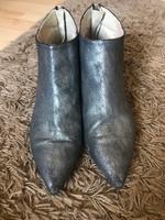 Silbergraue Halbschuhe mit Spitze und kleinem Absatz Sachsen - Crinitzberg Vorschau