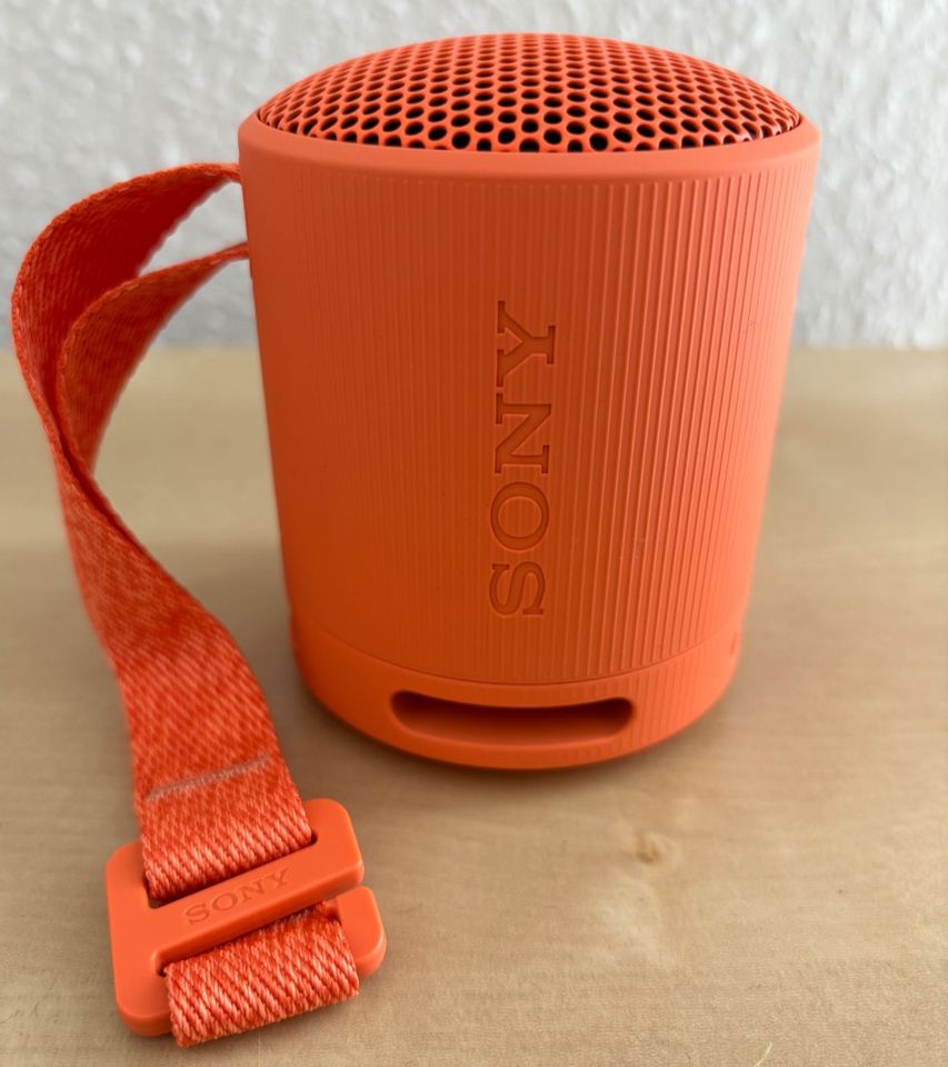 Orange SONY SRS-XB100 Bluetooth Lautsprecher  Wasserfest  NEU+OVP in Gießen