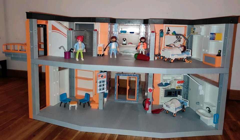 Playmobil Krankenhaus mit viel Zubehör in München
