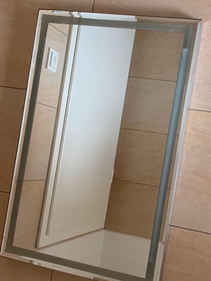 Badezimmer Toiletten Spiegel rechteckig 70 x 45 cm Beleuchtung in Regenstauf