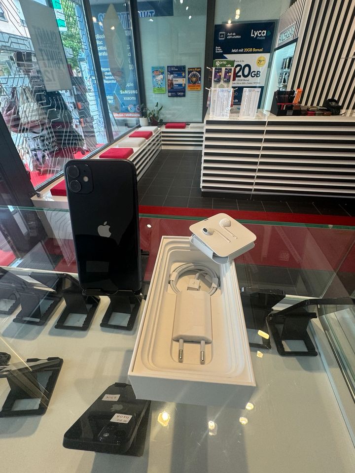 iPhone 11 - Mit Garantie in Karlsruhe