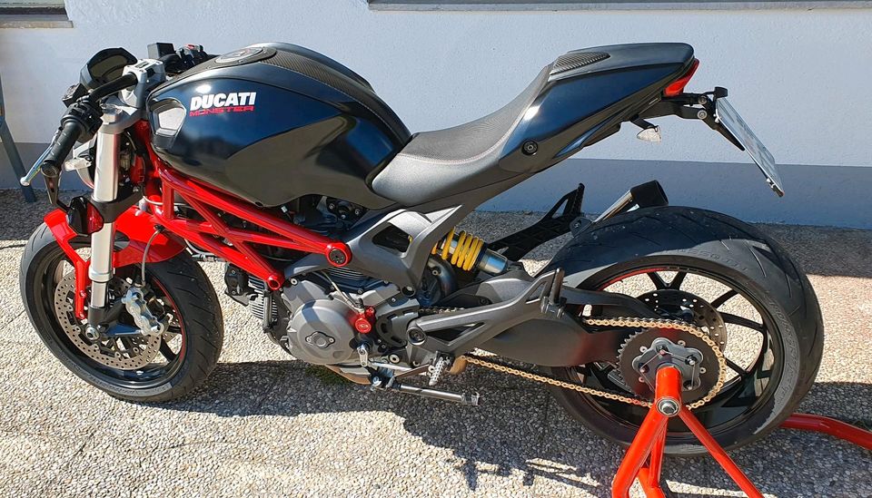 Ducati Monster 796 in Holzkirchen