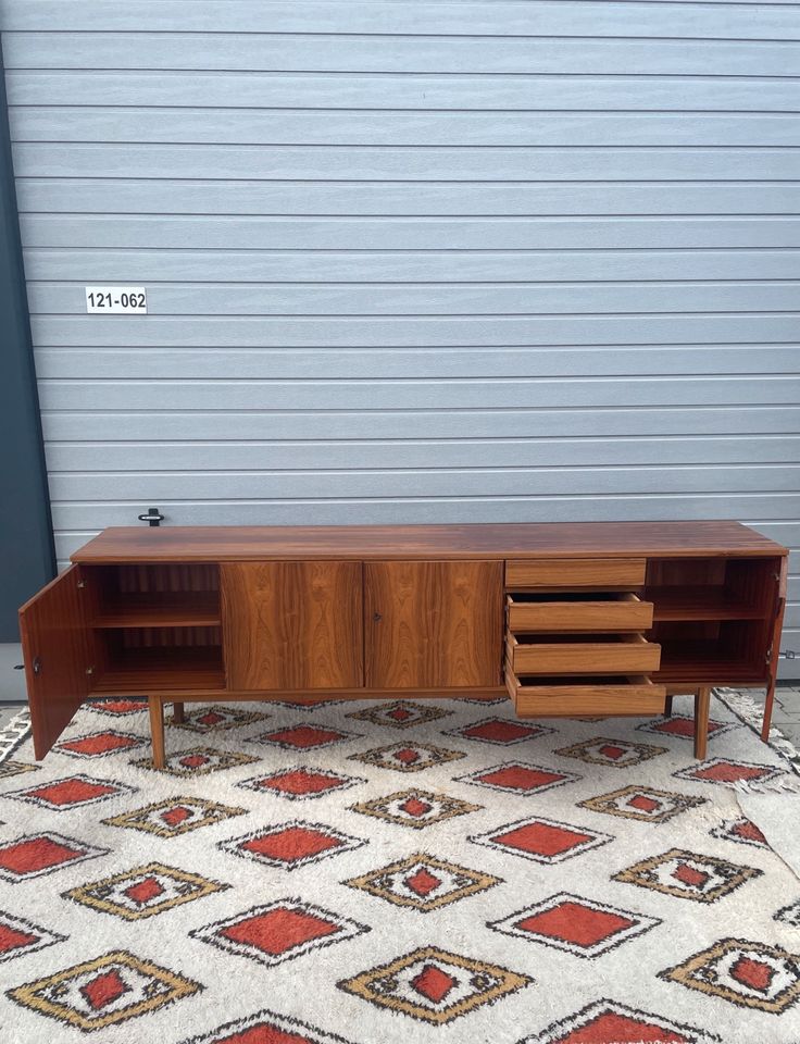 Elegantes Mid Century Sideboard 240cm Topzustand in Dortmund