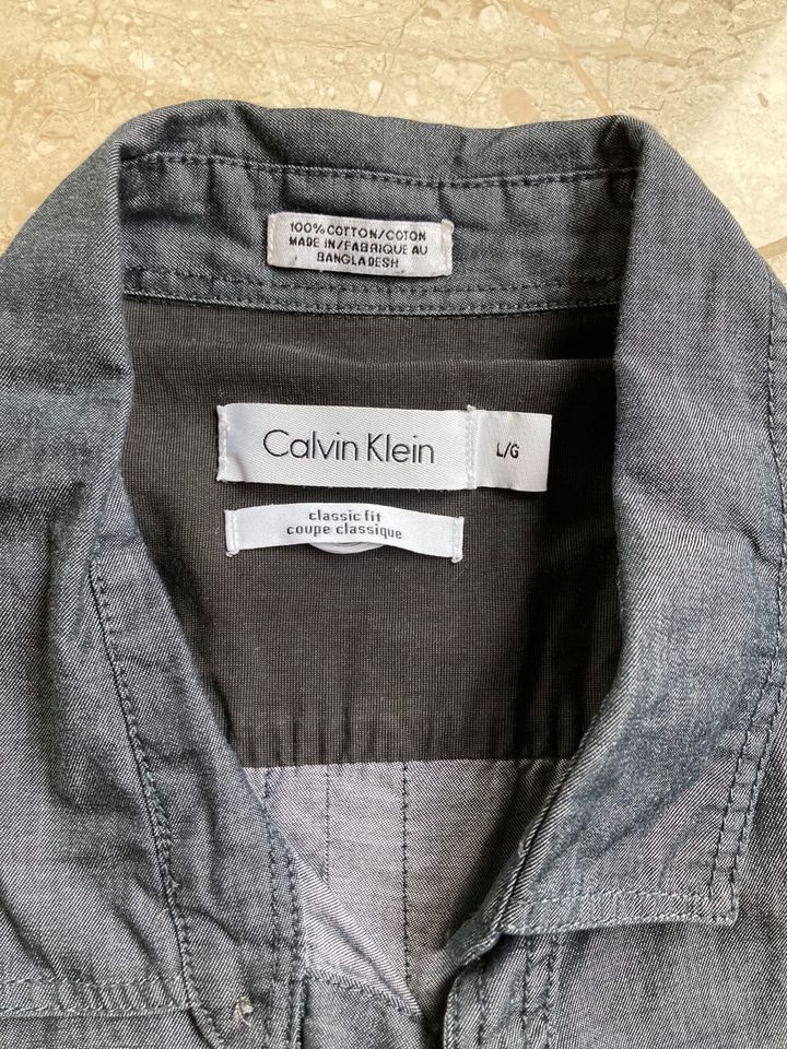 Hemd Calvin Klein Größe L blau Jeans in Chemnitz