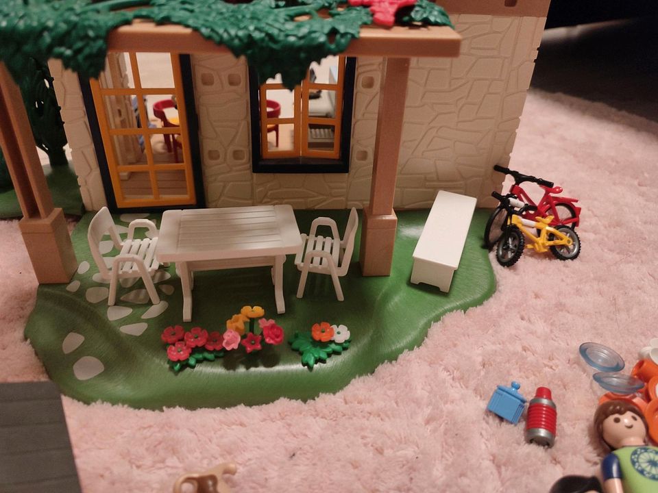 Playmobil 4857 Ferientraumhaus viel extra Zubehör in Meppen