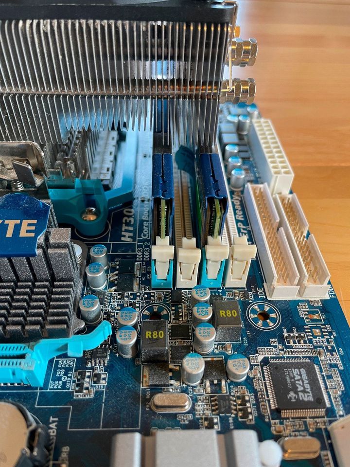 Gigabyte GA-870A-UD3 + AMD Phenom II X6 1055T + 4GB Kingston DDR3 in Hagenbach