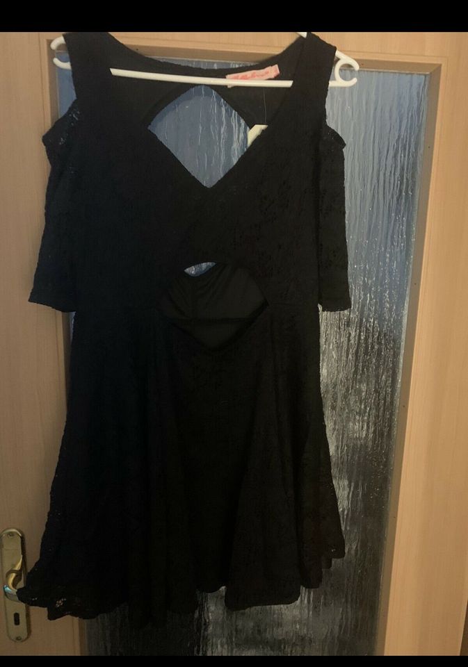 Schwarzes Kleid Größe L in Leipzig