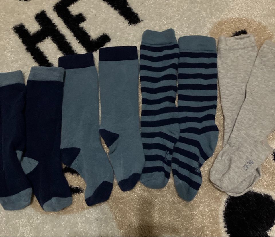 Kinder Socken / 27-30 / neuwertig/ blau Töne Junge / 4er Set in Wildeshausen