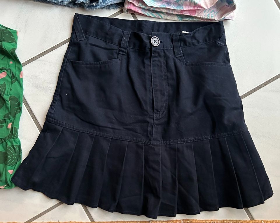 Mädchen Shorts kurze Hosen Röcke Gr. 164 NEU in Dortmund