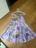 Schönes Mädchen Flieder Buntes Sommerkleid Gr. 98 Frankfurt am Main - Heddernheim Vorschau