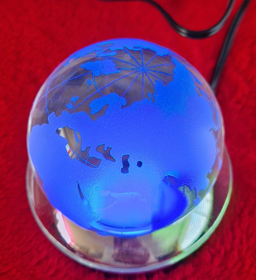LED Glaskugel als Gkobus mit blauer Beleuchtung, neu in Salzgitter