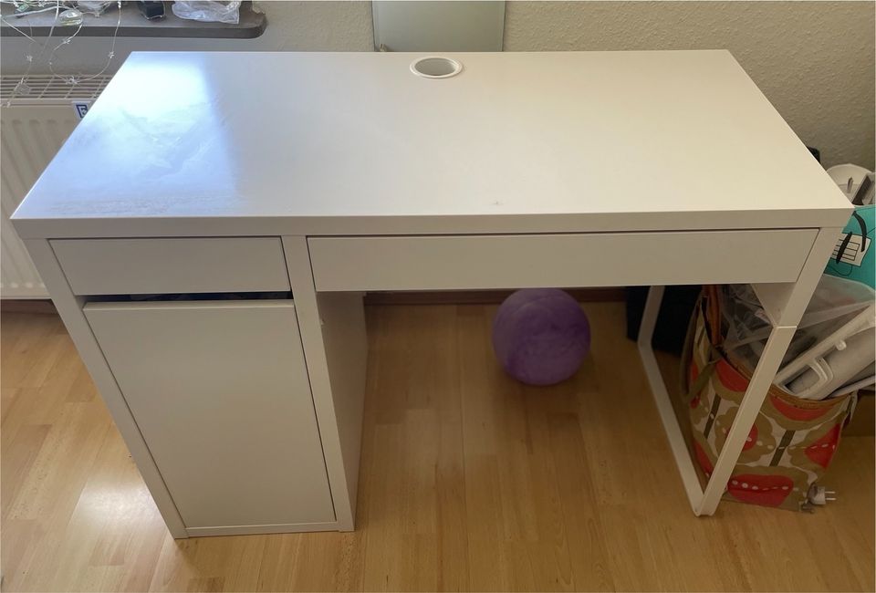 MICKE IKEA Schreibtisch weiß 50x104 Fach links in Lüder