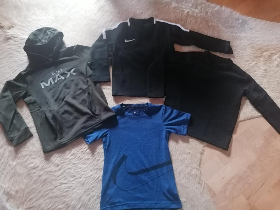 Nike Kleidungspaket Training Shirt Pulli Pullover Gr. 122  / 128 in Dillingen (Donau)