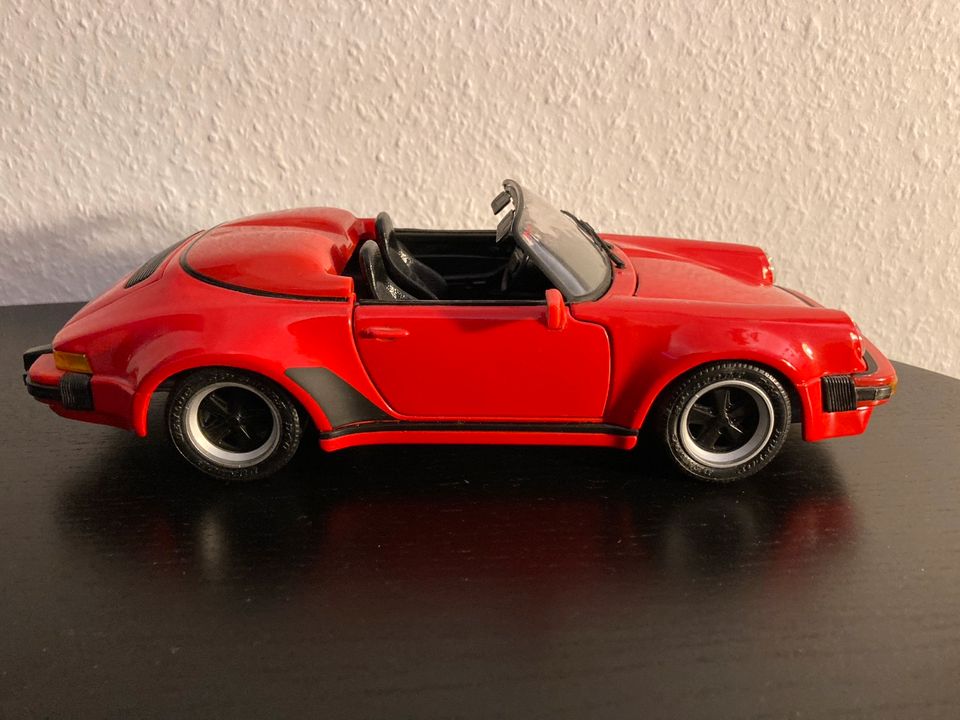 Porsche Speedster 1989 rot Maisto 1:18 in Frankfurt am Main