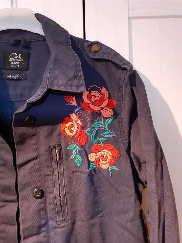 Jacke 38 Jeans Stoff Stickerei Blumen in Siegen