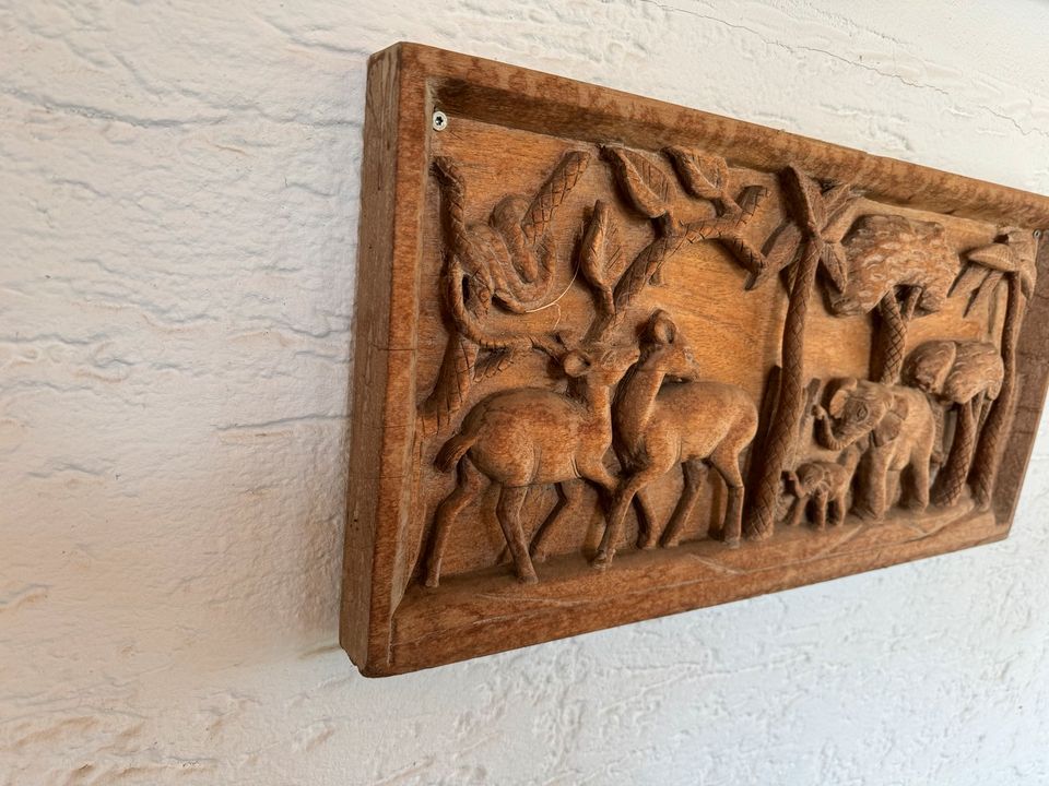 Afrikanische Schnitzerei Holz Bild Elefanten in Dreieich