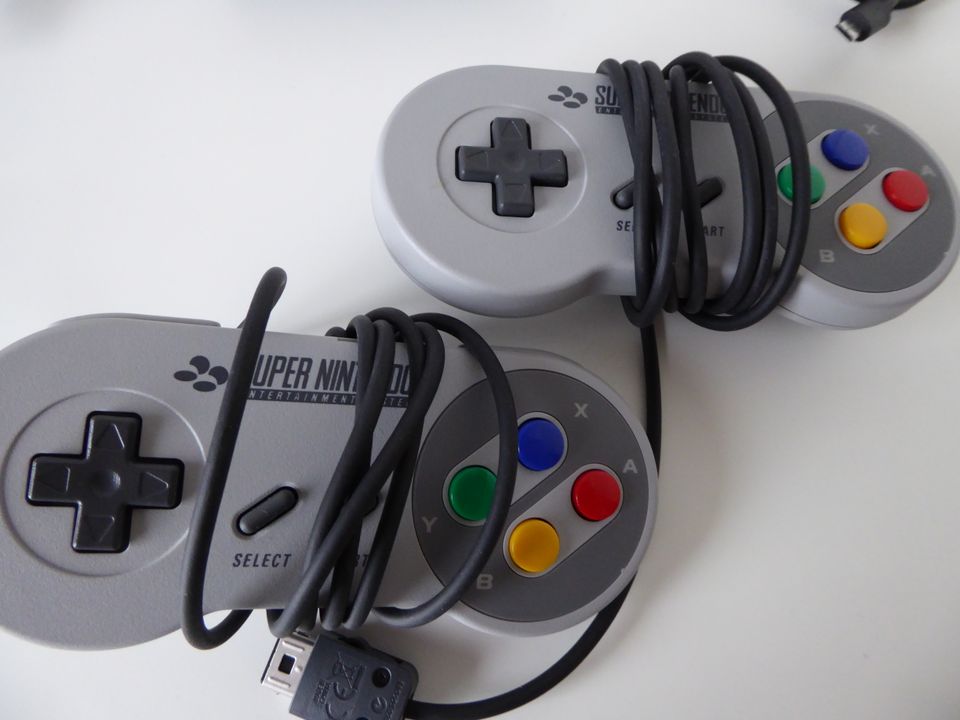 Nintendo SNES Classic Mini mit 2 Controllern in Lehrte
