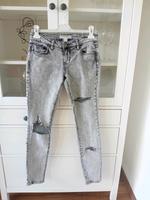Jeans, Forever 21, Gr. 32, Röhrenjeans, grau, Löchern Sachsen - Görlitz Vorschau