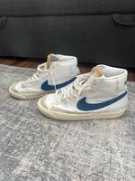 Nike Blazer Mid ’77 Vintage – Weiß/Blau – Größe 42 Düsseldorf - Stadtmitte Vorschau