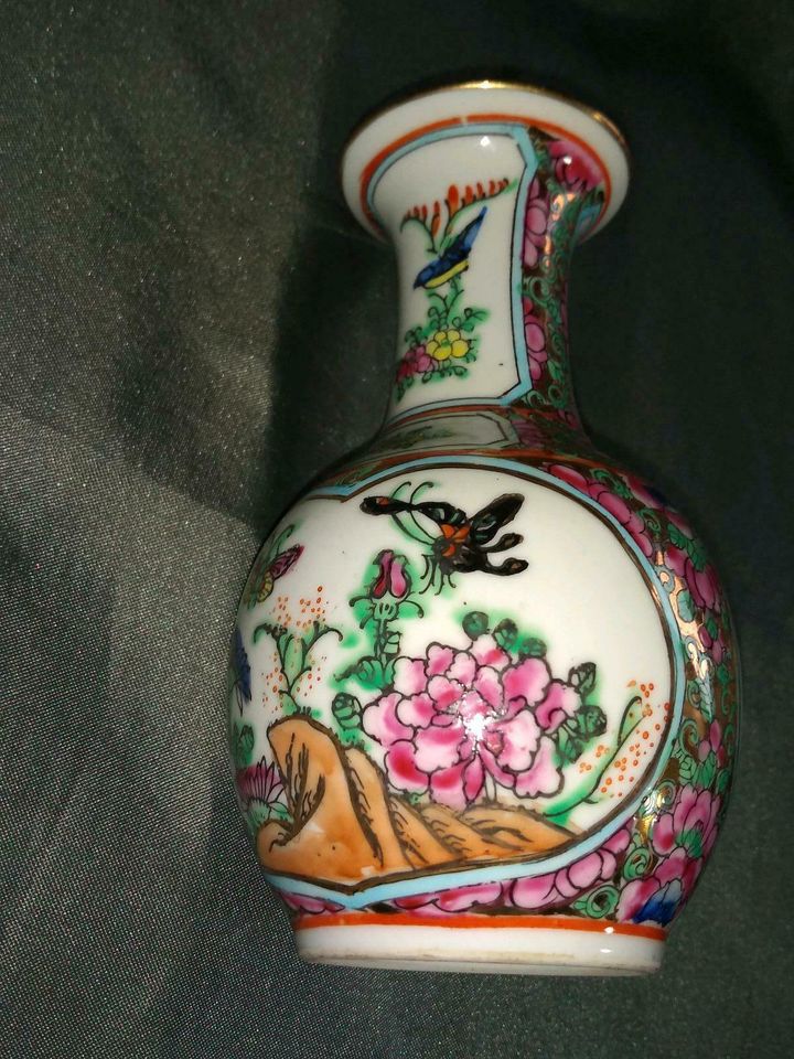 Feine Chinesische Porzellan Vase Asiatika Gemarkt Famille Rose in Schönwalde (Vorpommern)