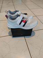 Tommy Hilfiger Turnschuhe Große 40 weiß Rheinland-Pfalz - Züsch Vorschau